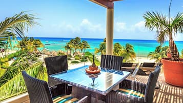 Penthouse superior, vista al océano | Vista del balcón