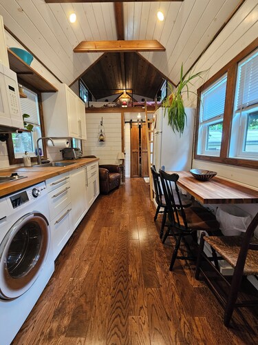 A Tiny Escape - Charming Eco-Friendly Retreat Awaits in Stonington