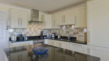 Dishwasher, cookware/dishes/utensils