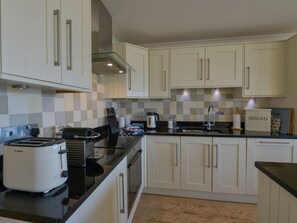 Dishwasher, cookware/dishes/utensils - 12 Burgh Island Causeway (Kingsbridge)