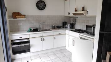 Micro-ondes, plaque de cuisson, lave-vaisselle