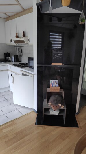 Micro-ondes, plaque de cuisson, lave-vaisselle