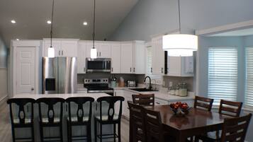 Mikroaaltouuni, uuni, liesi, astianpesukone