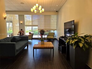 تلفزيون ذكي