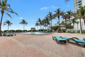 حمّام سباحة خارجي