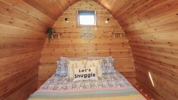 1 Schlafzimmer, individuell dekoriert, individuell eingerichtet