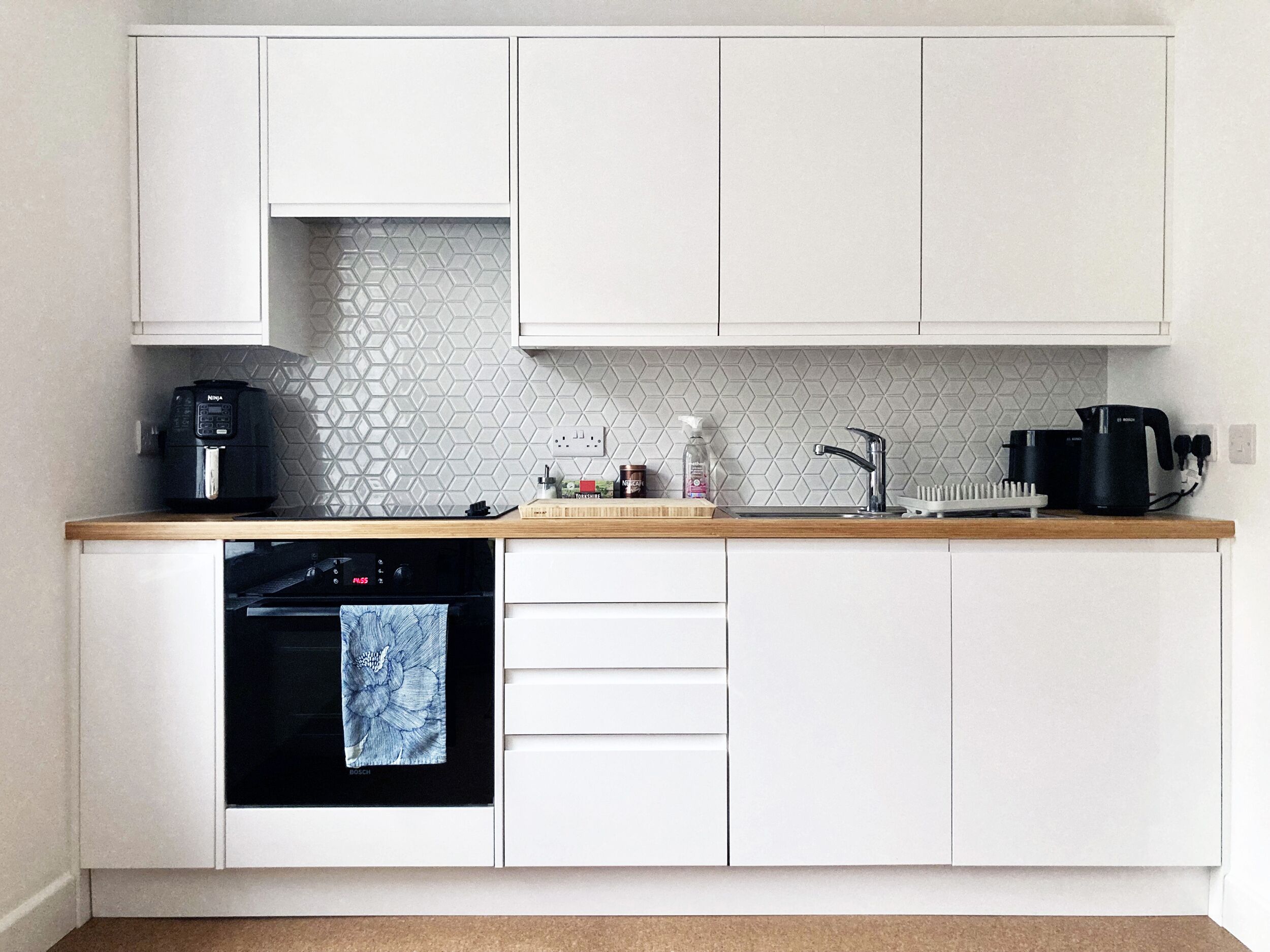 Cottage | Privékeuken | Kookgerei, borden en bestek