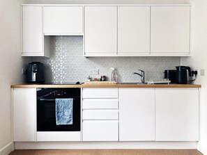 Cottage | Private kitchen | Cookware/dishes/utensils - The Old Riverside School House Apt 5 (Hebden Bridge)