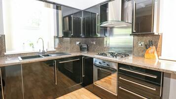 Cookware/dishes/utensils