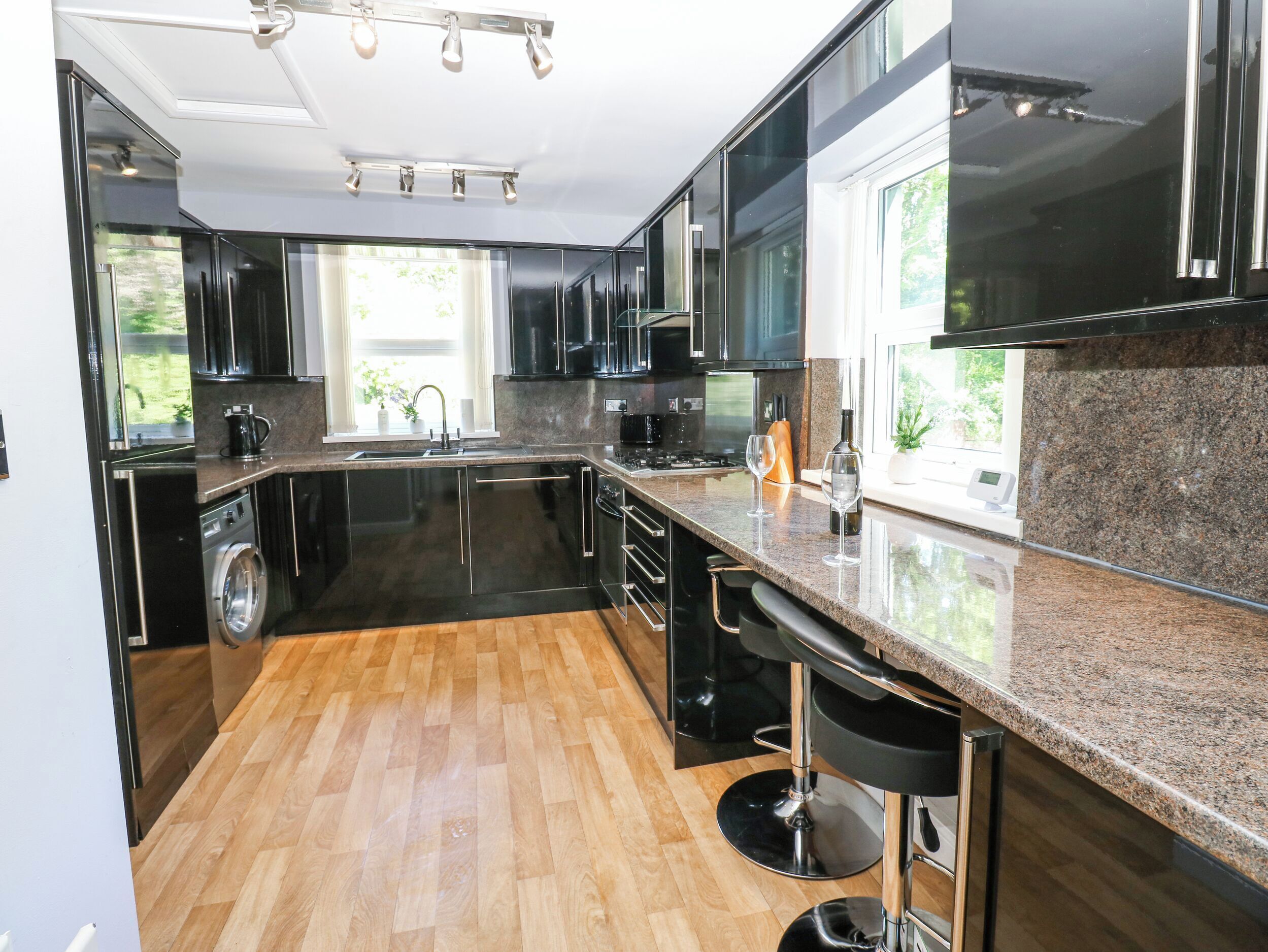 Cookware/dishes/utensils