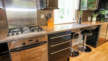 Cookware/dishes/utensils