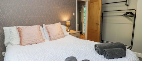 2 Schlafzimmer, individuell dekoriert, individuell eingerichtet