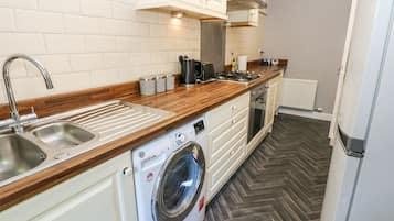 Cookware/dishes/utensils