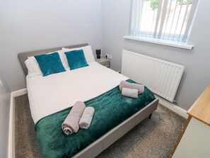 3 bedrooms, individually decorated, individually furnished, free WiFi - Flat 1, Omega Court (Whitehaven)