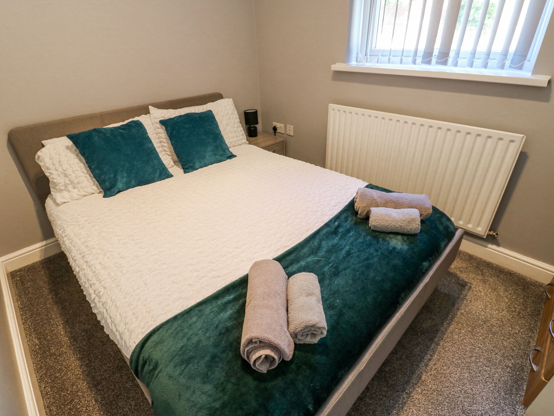 3 dormitorios, decoración individual, mobiliario individual