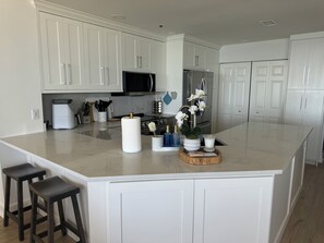 Mikrowelle, Ofen, Herdplatte, Geschirrspüler