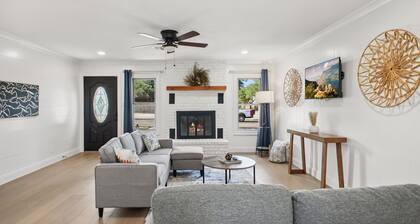 NEW remodeled Charming Home. 3-bedroom/2 full bath close to downtown Boerne.