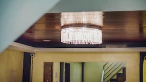 Lobby-lounge