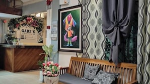 Lobby-lounge