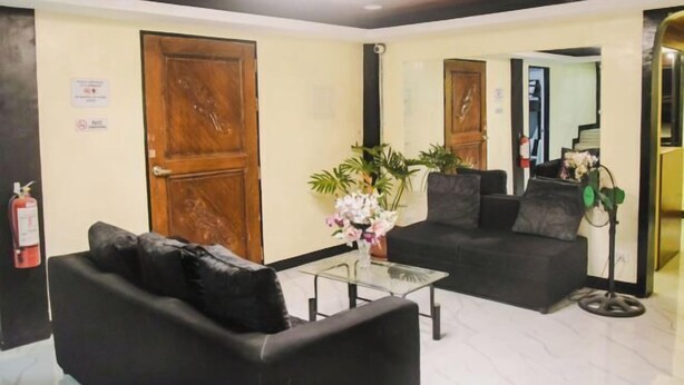 Lobby-lounge