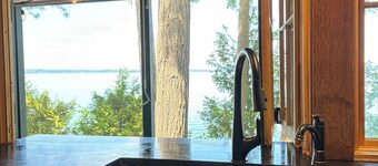 LAKE FRONT with private dock 2-bedroom cottage on Lake Champlain