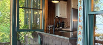 LAKE FRONT with private dock 2-bedroom cottage on Lake Champlain