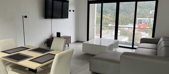 2-bedroom apartment in Nuevo Cuscatlán with WiFi, fitness room and pool access