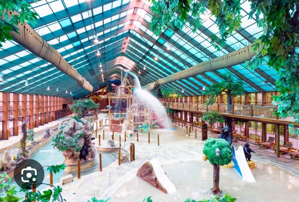 Pool - Cozy resort in charming Gatlinburg with fitness room, AC (Gatlinburg)