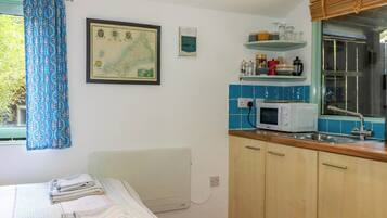 1 bedroom, individually decorated, individually furnished