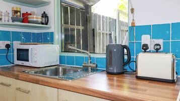 Cookware/dishes/utensils