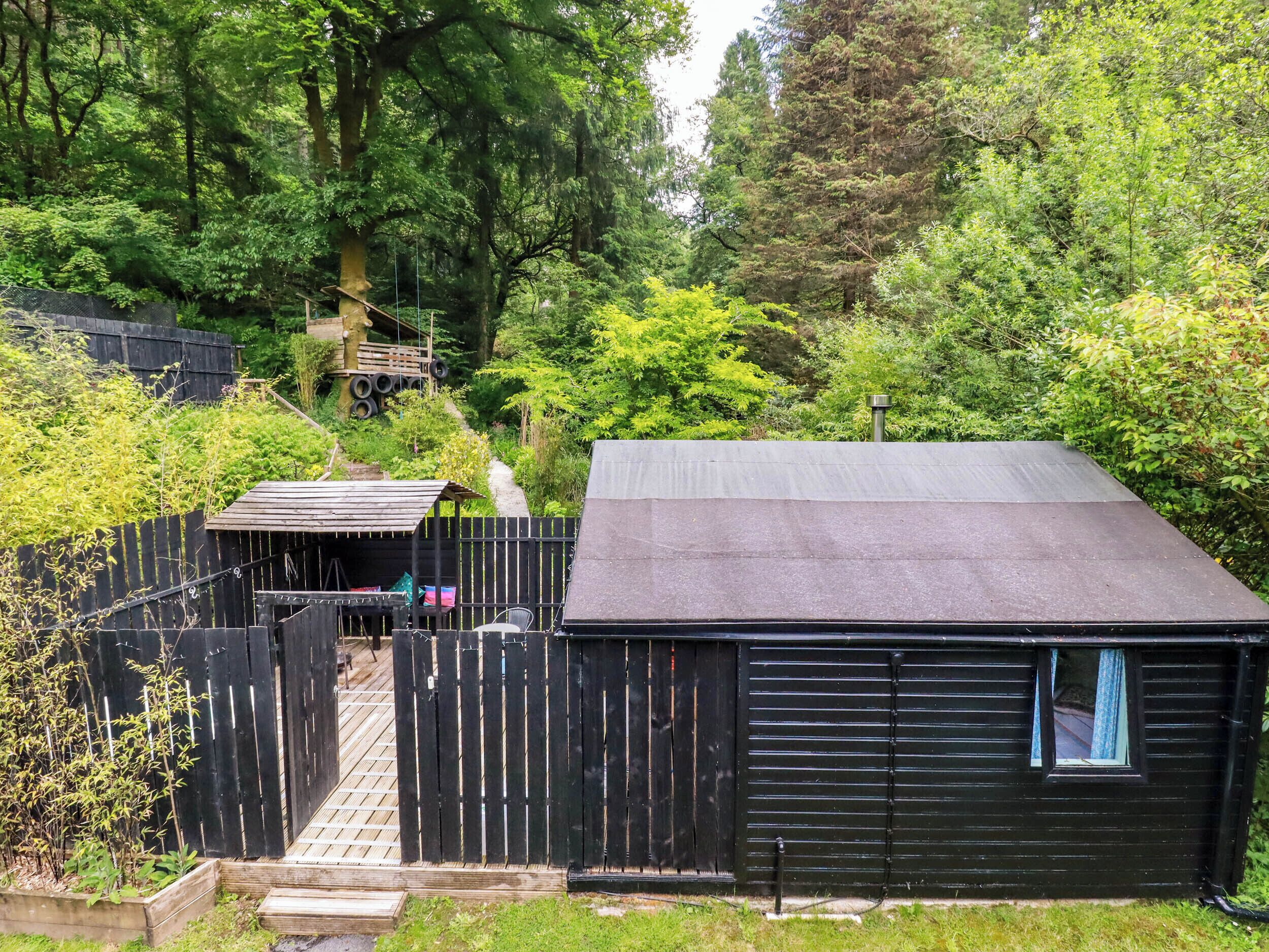 المنطقة المحيطة بالمنشأة