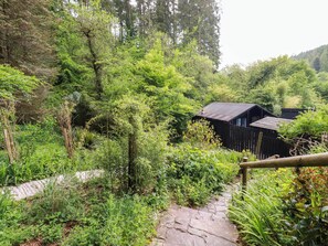 المنطقة المحيطة بالمنشأة