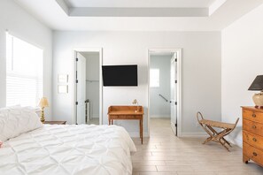 3 室のベッドルーム、アイロン / アイロン台、WiFi (無料)、ベッドシーツ