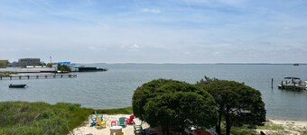 Charming 2-bedroom townhome with sweeping bay views in Dewey Beach
