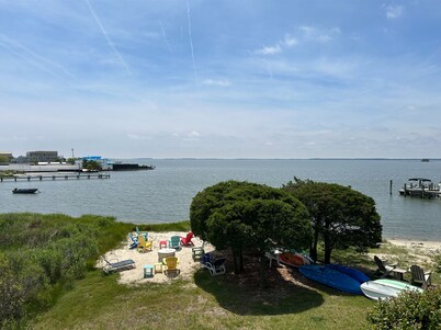 Charming 2-bedroom townhome with sweeping bay views in Dewey Beach