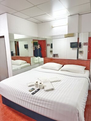 Standard Room | Free WiFi - Malee Guesthouse & Restaurant (Pattaya)