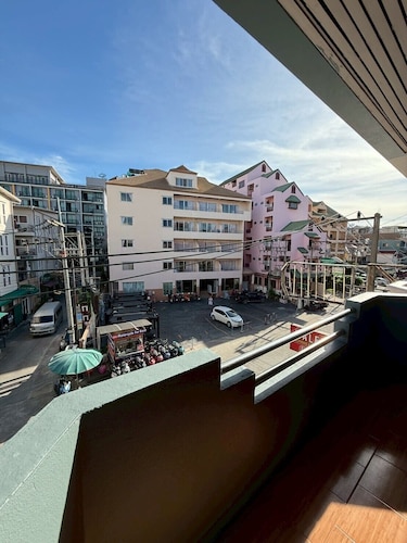 Malee Guesthouse & Restaurant