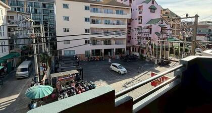 Malee Guesthouse & Restaurant