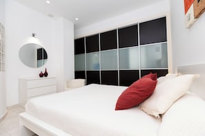 2 chambres, fer et planche à repasser, Wi-Fi, draps fournis
