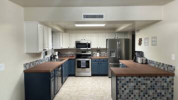 Mikrowelle, Ofen, Herdplatte, Geschirrspüler