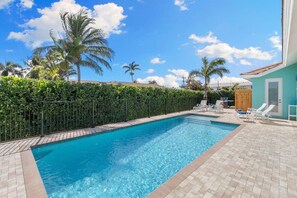 Unclassified image, 2 of 49, button