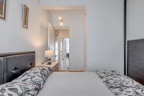 2 Schlafzimmer, Schreibtisch, Bügeleisen/Bügelbrett, kostenloses WLAN