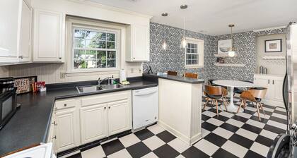 Close 2 Southpark~Pet Friendly w/Fenced-In Yard