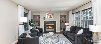 Close 2 Southpark~Pet Friendly w/Fenced-In Yard