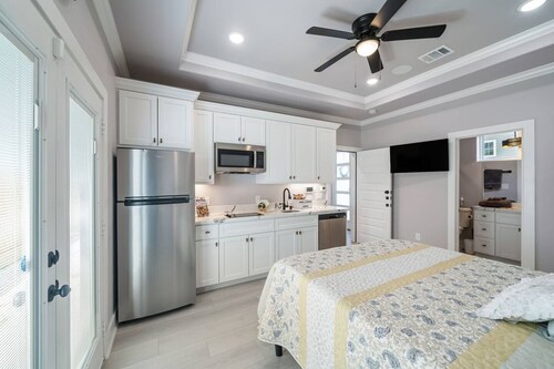 Your 2024  Ideal Studio Near Medical Ctr & Downtown