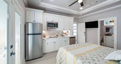 Your 2024 Ideal Studio Near Medical Ctr & Downtown