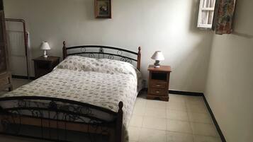 3 bedrooms, iron/ironing board, internet