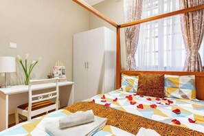 1 bedroom, iron/ironing board, WiFi, bed sheets - Safe Haven Guesthouse-Loresho-good Wi-Fi (Nairobi)