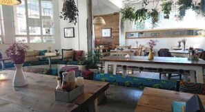 Dining - Safe Haven Guesthouse-Loresho-good Wi-Fi (Nairobi)