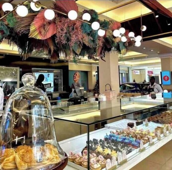 Dining - Spacious Retreat-Westlands-Can walk to Malls! (Nairobi)